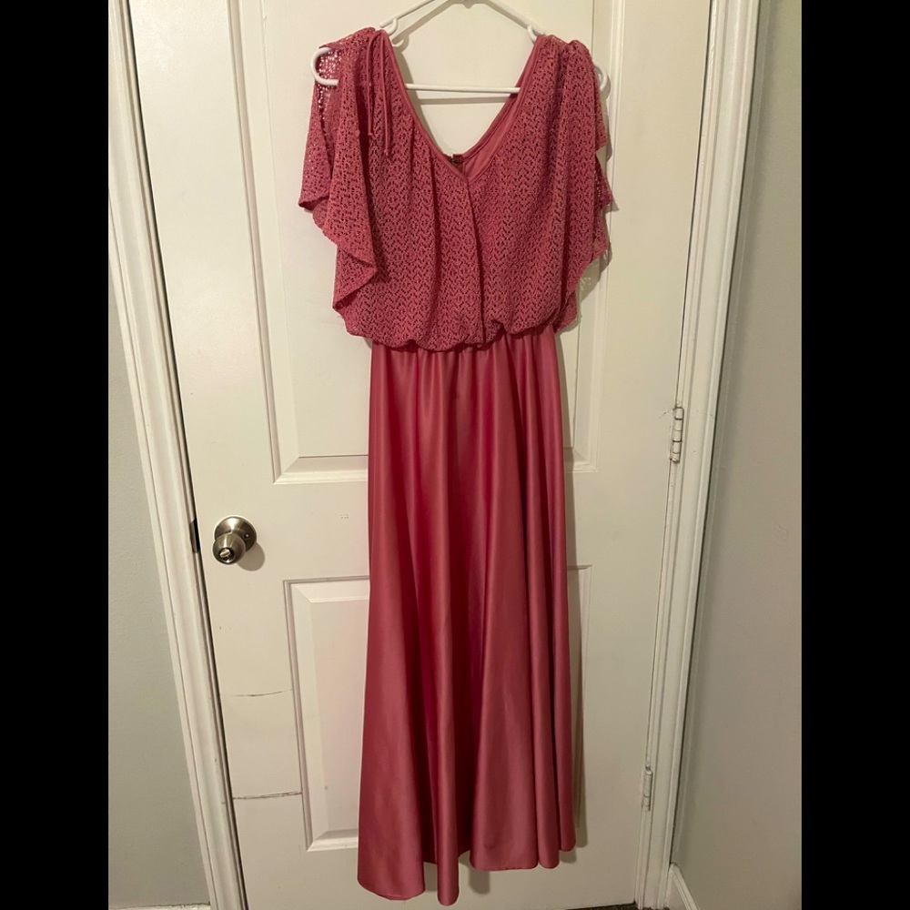 Vintage 70s Dress Long Dusty Rose Polyester Crocheted Look Cape
